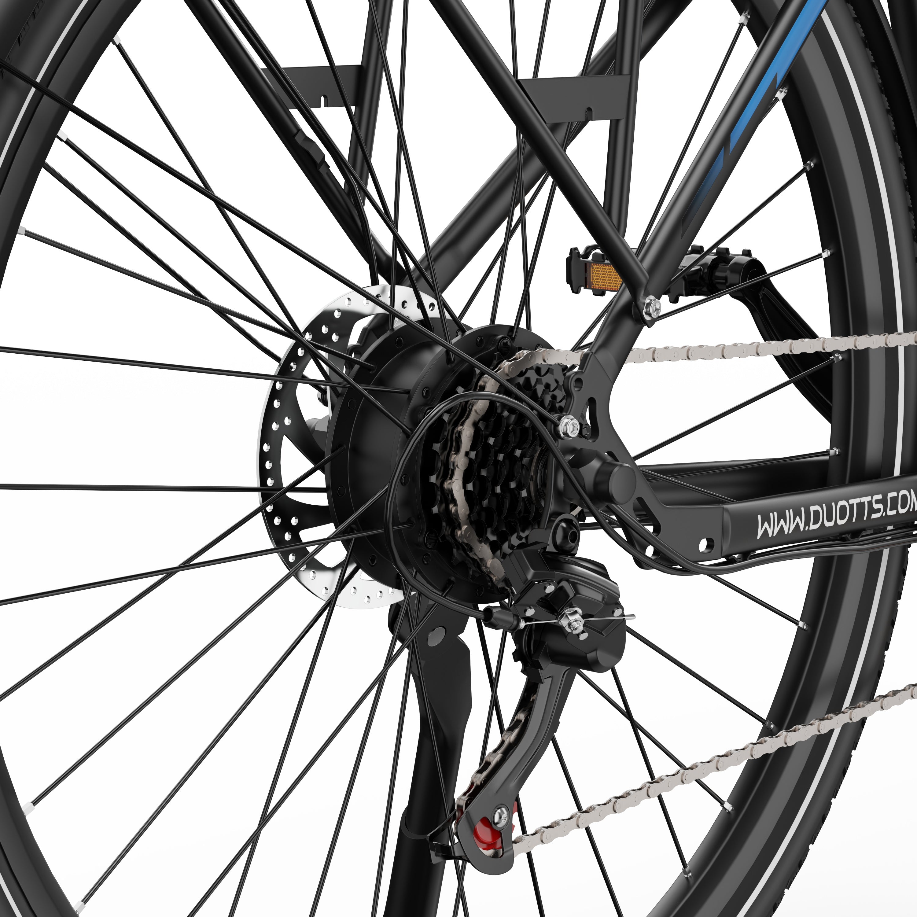 Close-up of a DUOTTS C29 Lite Electric bicycle wheel with chain and gear mechanism on a white background